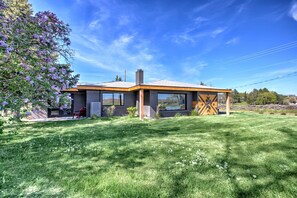 Exterior - Rock Creek Canyon | 3BR, Hot Tubs, Sauna, Fire Pit (Twin Falls)