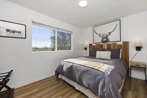 Rock Creek Canyon | 3BR, Hot Tubs, Sauna, Fire Pit