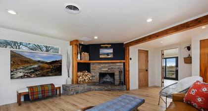 Rock Creek Canyon | 3BR, Hot Tubs, Sauna, Fire Pit