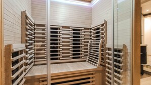 A modern, enclosed room with a slatted wooden structure and a glass wall. - Nice home in Stavenisse with sauna (Stavenisse)