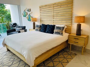 Room - Steps to Playa Bonita. Lakeside studio, pool, restaurant & beach club (Las Terrenas)