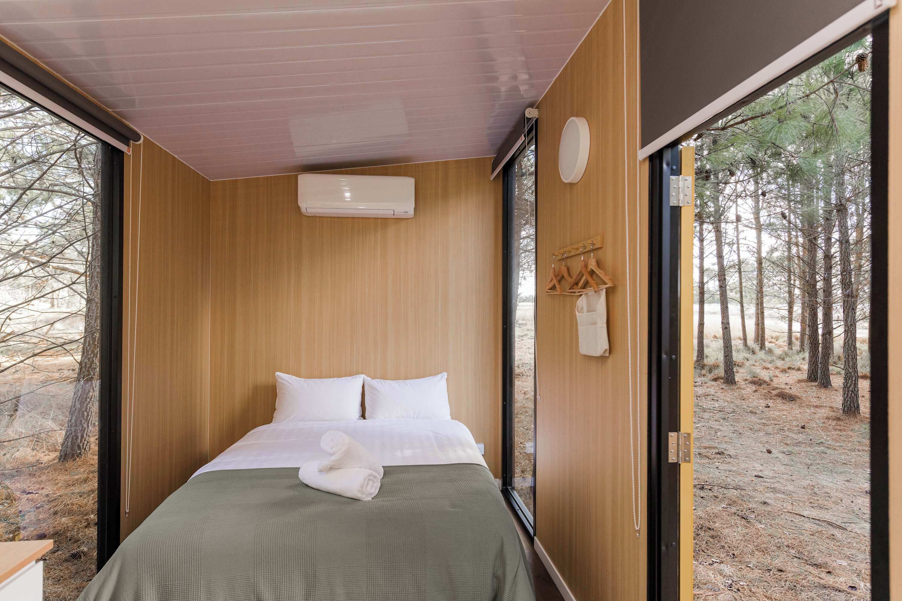 1 bedroom, bed sheets