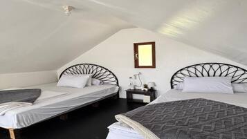 Familie suite | Een minibar, een bureau, gratis wifi, beddengoed