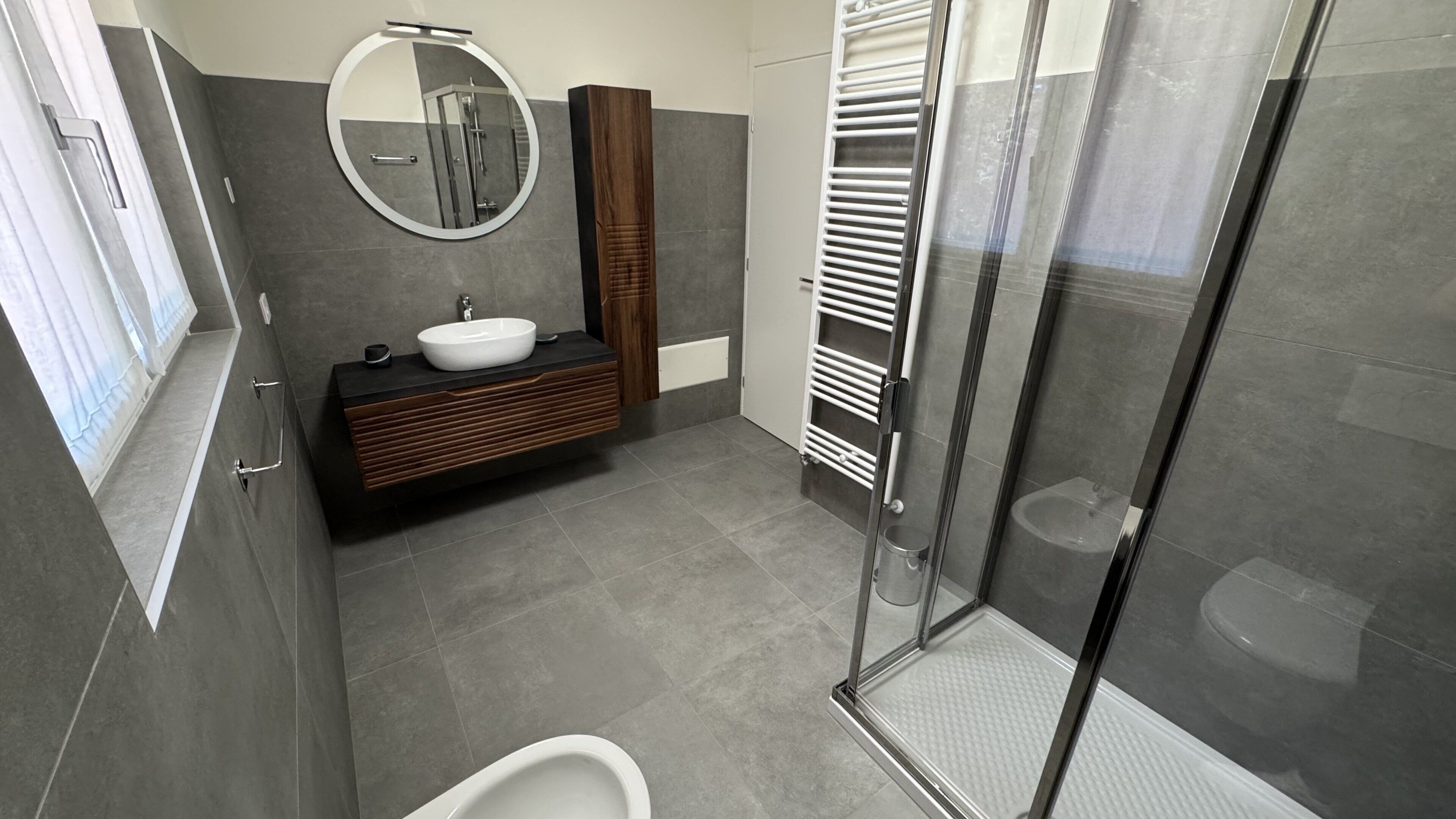 Douche, sèche-cheveux, bidet