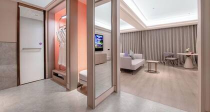 Mercure Chongqing Times Paradise Walk