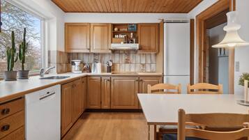 Fridge, microwave, dishwasher, coffee/tea maker