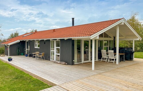 Awesome home in Farsø with sauna