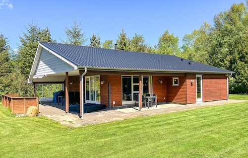 4 bedroom gorgeous home in Farsø