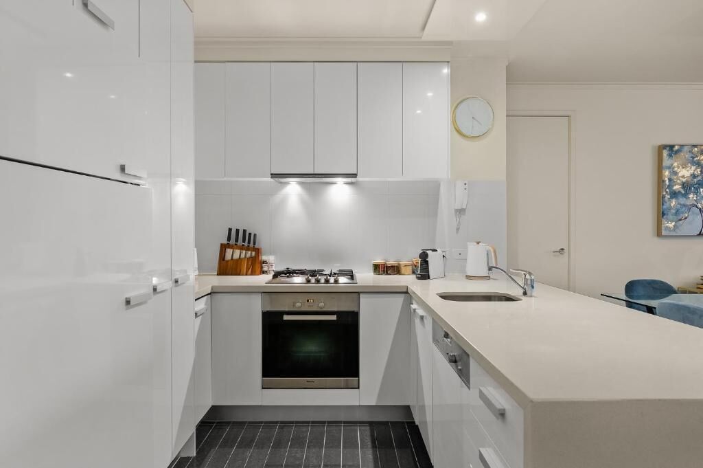 Deluxe Apartment, Balcony, City View | Private kitchen
