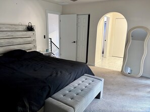 Room - 3-bedroom,2.5 bathroom house in phoenix az with cool ac. family&pet friendly. (Phoenix)