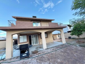 Exterior - 3-bedroom,2.5 bathroom house in phoenix az with cool ac. family&pet friendly. (Phoenix)