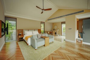 Suite Elite, vista collina | Postazione laptop, tende oscuranti, insonorizzazione, Wi-Fi gratuito