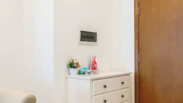 Apartment, 2 Bedrooms, Balcony, City View | Interior