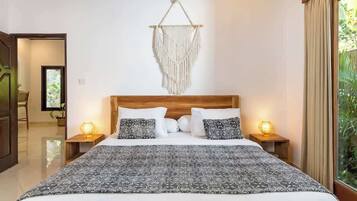 Iron/ironing board, travel crib, WiFi, bed sheets