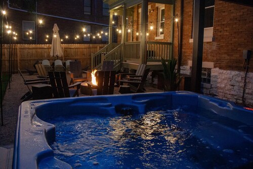 Luxe-Hot Tub-Game Room-Fire Pit-Big Yard-5 min to Downtown and OTR
