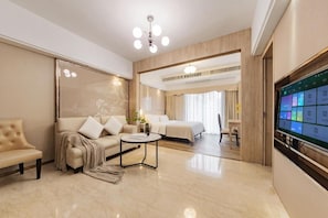 Superior Suite, 1 Queen Bed, Balcony