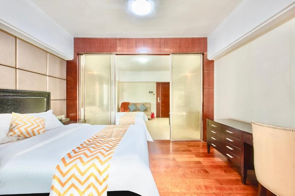 Quarto duplo sênior, 2 camas Queen, sacada | Cortinas blackout, quartos à prova de som, ferros/tábuas de passar roupa