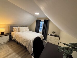 Room - Full private house|hospital|college|university|prime location|vacation stay (Thunder Bay)