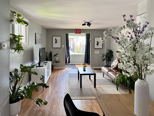 Full private house|hospital|college|university|prime location|vacation stay