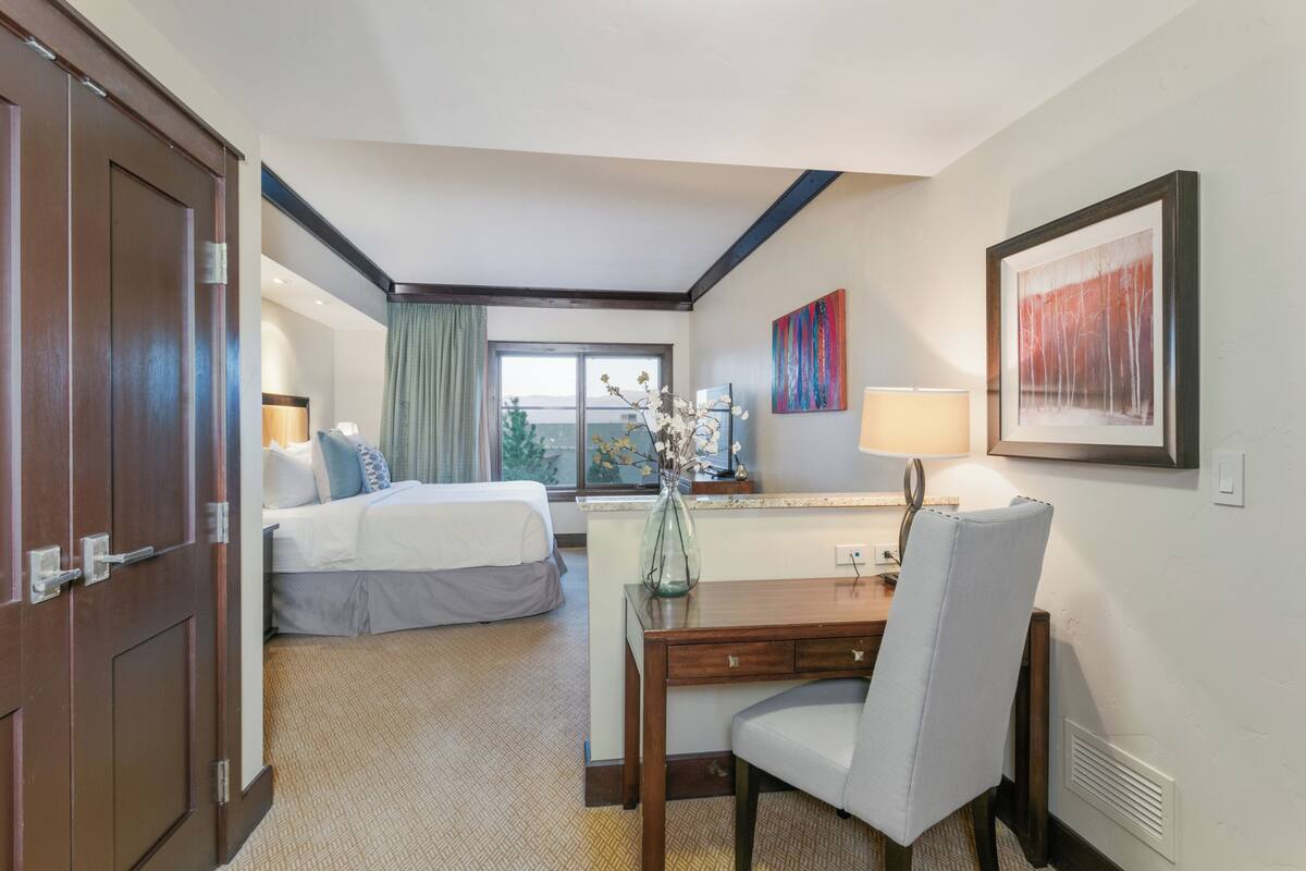 Luxury Condo, 3 Bedrooms, Valley View, Slope side | Egyptian cotton sheets, premium bedding, down comforters