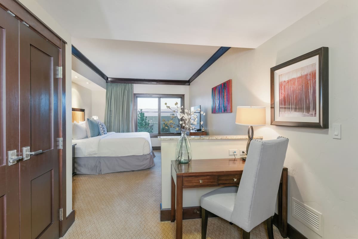 Luxury Condo, 3 Bedrooms, Valley View, Slope side | Egyptian cotton sheets, premium bedding, down comforters