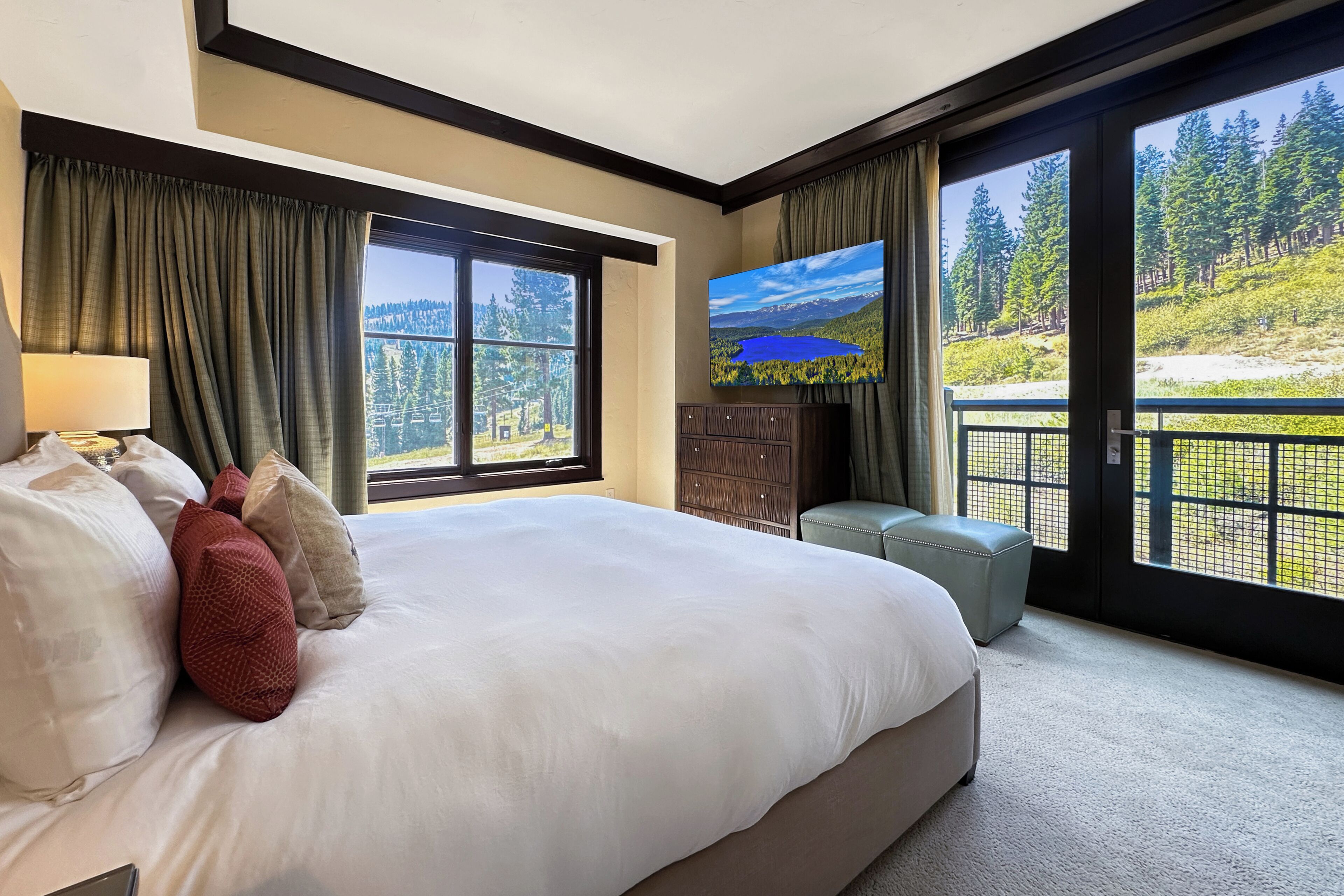 Luxury Condo, 4 Bedrooms, Resort View, Slope side | In-room safe, iron/ironing board, free WiFi, bed sheets