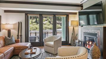 Luxury Condo, 2 Bedrooms, Mountain View, Slope side