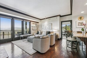 Luxury Condo, 3 Bedrooms, Valley View, Slope side | Egyptian cotton sheets, premium bedding, down comforters