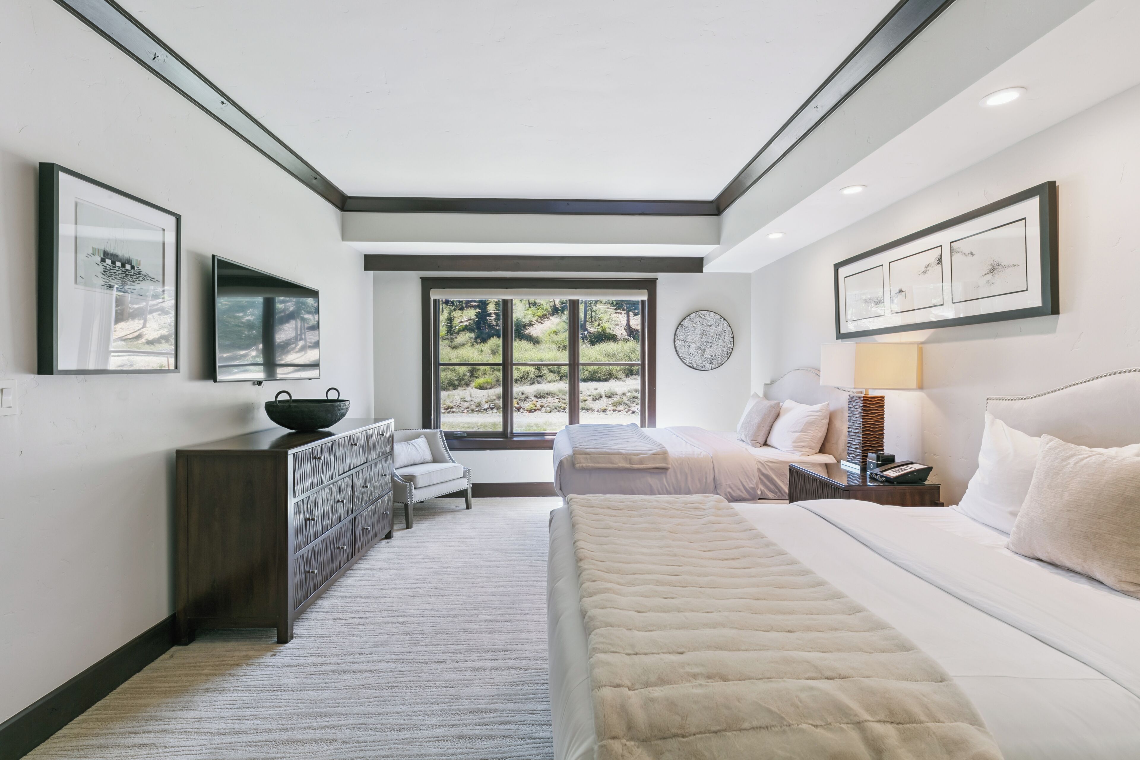 Luxury Condo, 2 Bedrooms, Mountain View, Slope side | In-room safe, iron/ironing board, free WiFi, bed sheets