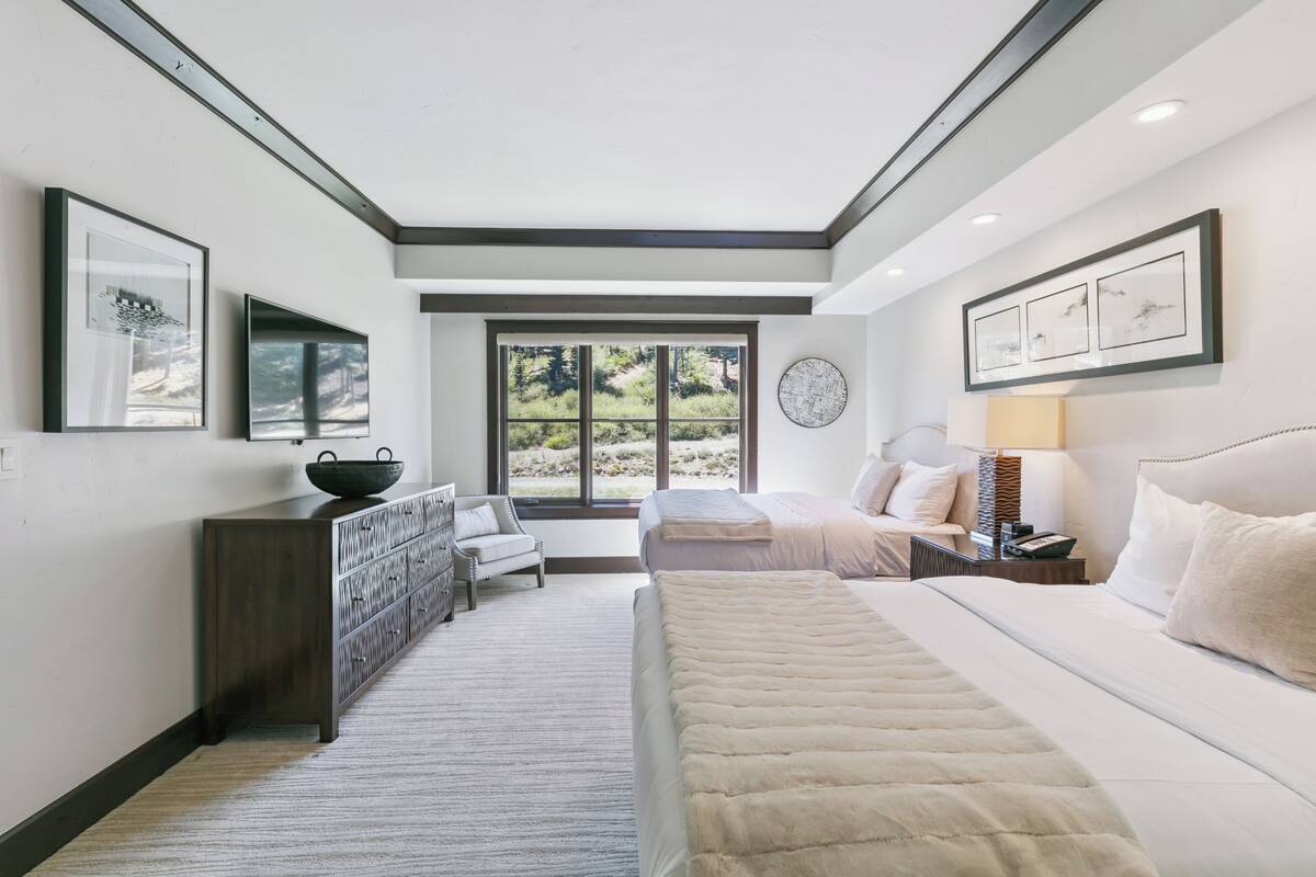Luxury Condo, 2 Bedrooms, Mountain View, Slope side | Egyptian cotton sheets, premium bedding, down comforters