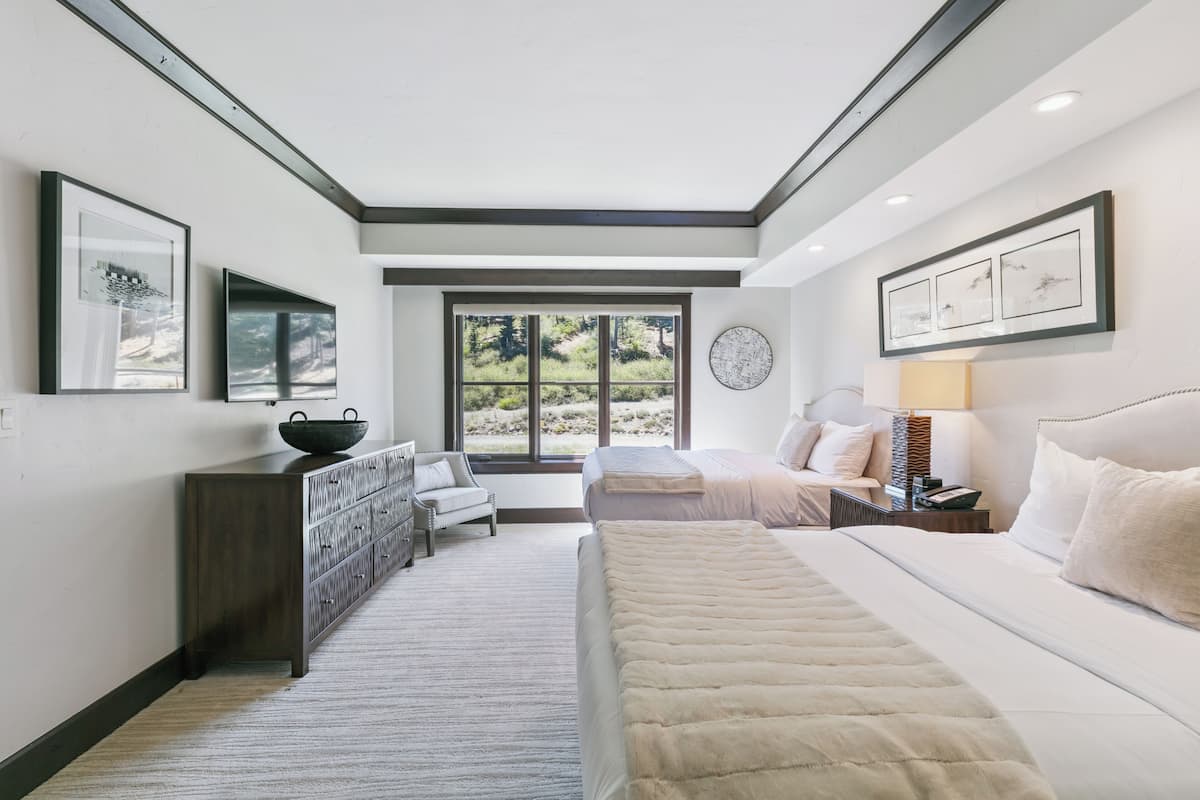 Luxury Condo, 2 Bedrooms, Mountain View, Slope side | Egyptian cotton sheets, premium bedding, down comforters