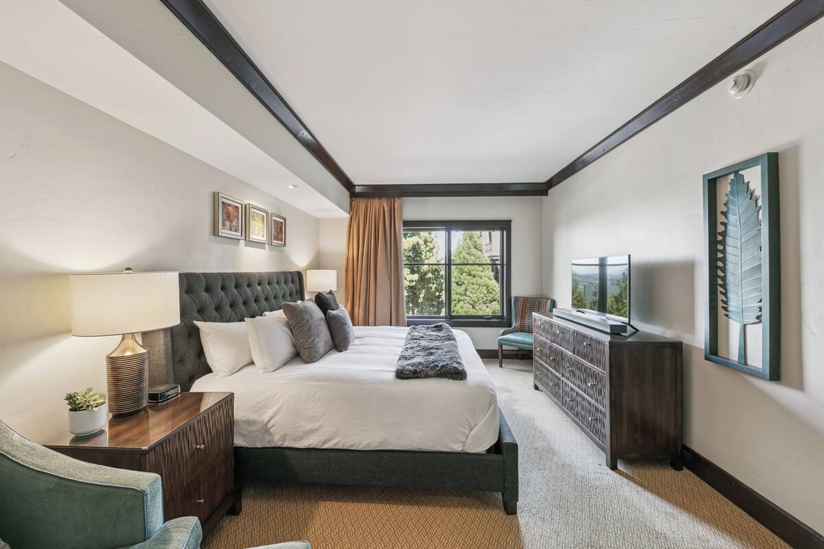 Luxury Condo, 3 Bedrooms, Mountain View, Slope side | Egyptian cotton sheets, premium bedding, down comforters