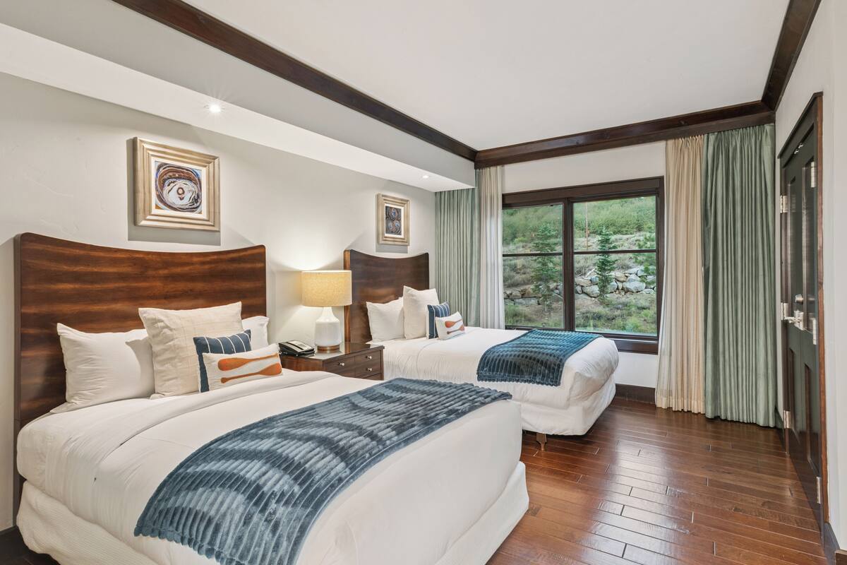 Luxury Condo, 3 Bedrooms, Mountain View, Slope side | Egyptian cotton sheets, premium bedding, down comforters