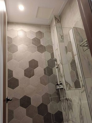 Standard House | Bathroom | Free toiletries, hair dryer, towels, shampoo - The wind is talking  (Pingtung County)