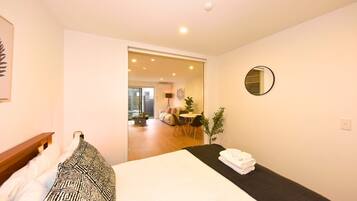 Iron/ironing board, WiFi, bed sheets