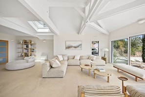 A modern living room with a sectional sofa, a round coffee table, a chaise lounge, and a bookshelf. - Air-conditioned dream villa with lagoon-style pool and sea view for 6 guests in La Londe-les-Maures (LA LONDE LES MAURES)