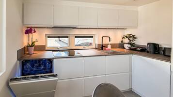Fridge, microwave, dishwasher, coffee/tea maker