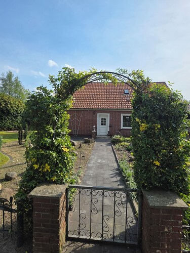 Cozy vacation home with garden for families, fitters & guests