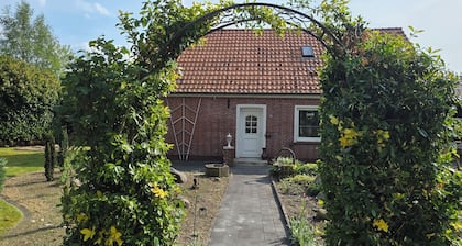 Cozy vacation home with garden for families, fitters & guests