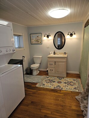 Bathroom - Perfect Getaway between 2 beaches! 1-bedroom bungalow with Vintage charm! (Shallotte)