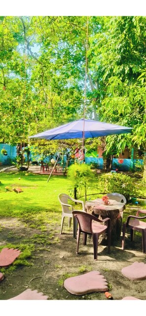 Outdoor dining - Rancho Maria Your Exclusive Ranch on the Beach (La Libertad)