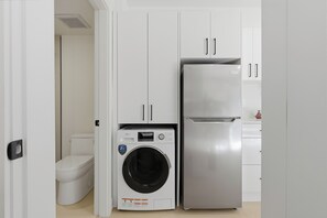 Interior - Marpole Modern Stay 2 BR Near YVR (Vancouver)