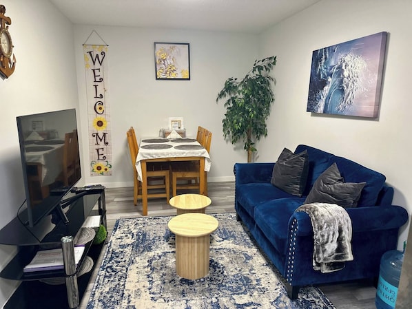 Room, 1 Bedroom | Living room