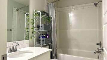 Room, 1 Bedroom | Bilik Mandi