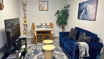 Room, 1 Bedroom | Living room