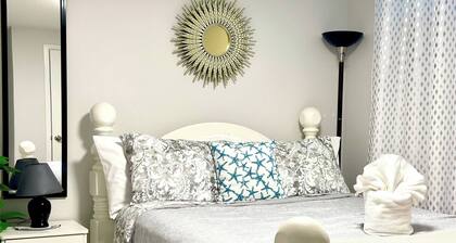 Room-cozy Private Suite Near Stoney & De