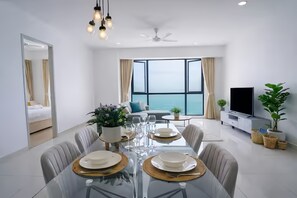 Appartement Deluxe, vue ville | Restauration dans la chambre