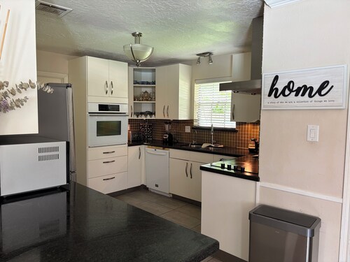 Discover Houston’s beauty from comfortable Pet friendly Room free breakfast pool
