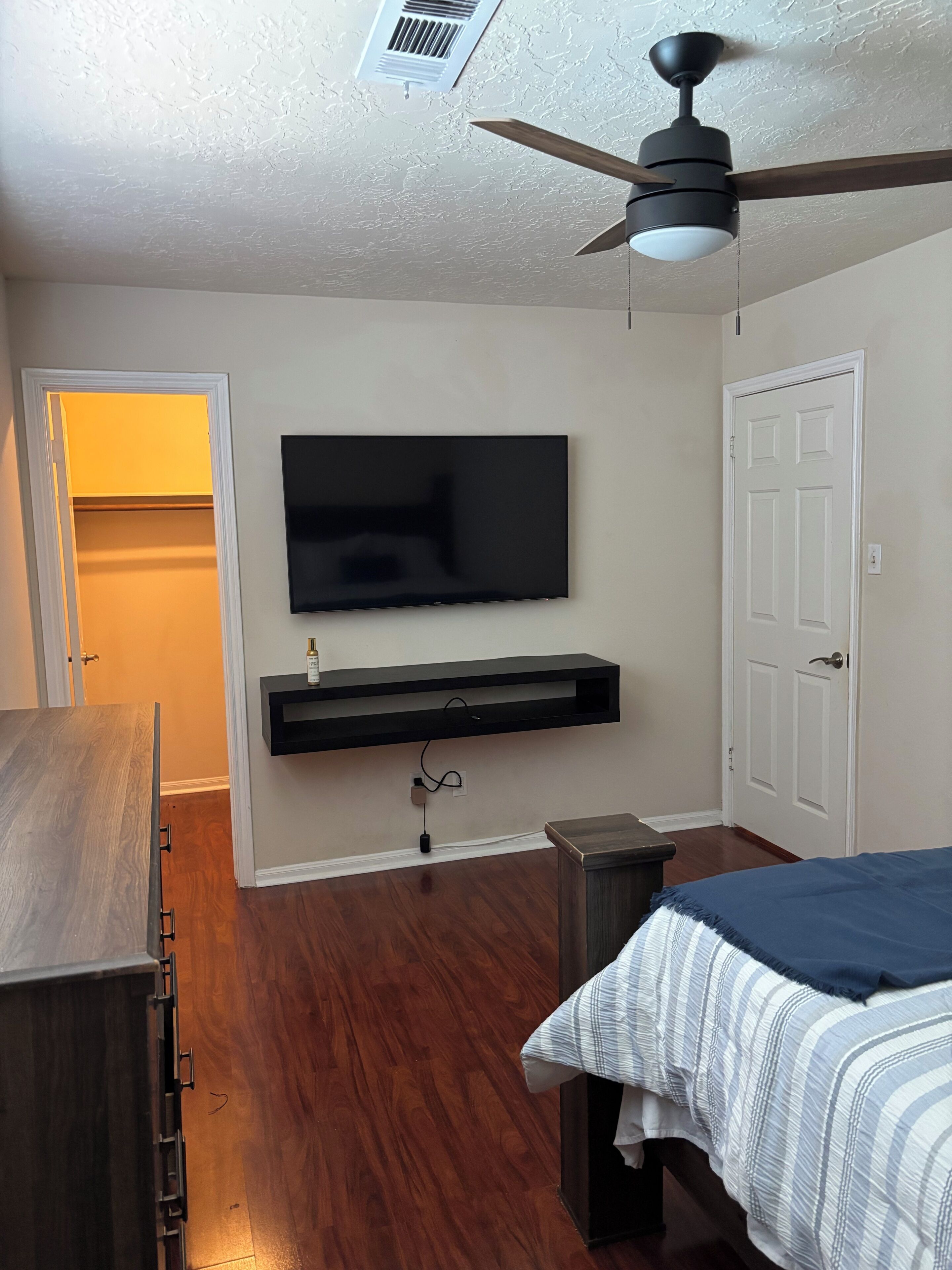 1 chambre, fer et planche à repasser, Wi-Fi gratuit, draps fournis