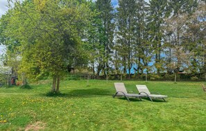 Property grounds - Awesome home in Sävsjö with ethernet internet (Sävsjö)